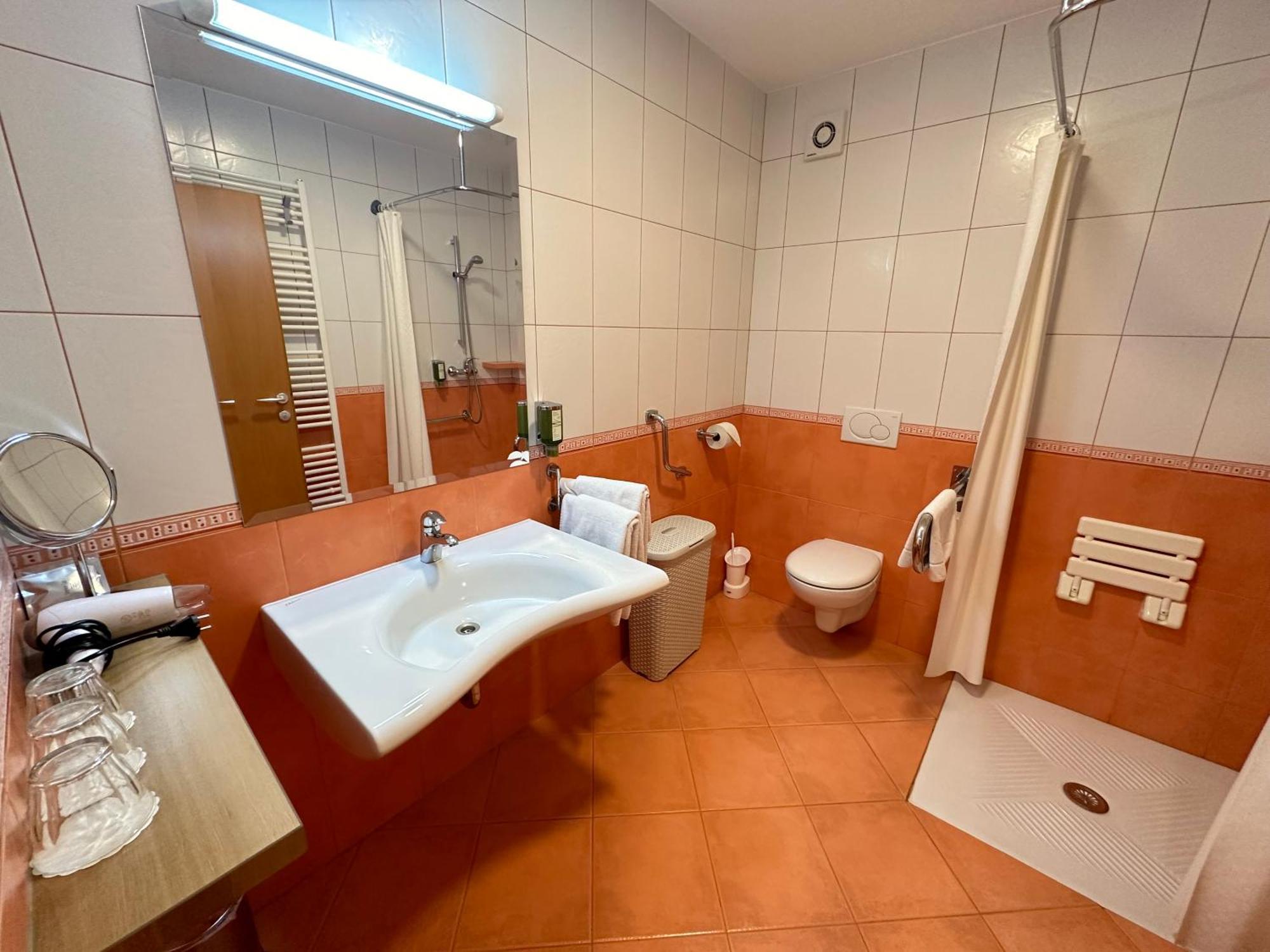 Boutique Hotel Loka Шкофья-Лока Экстерьер фото