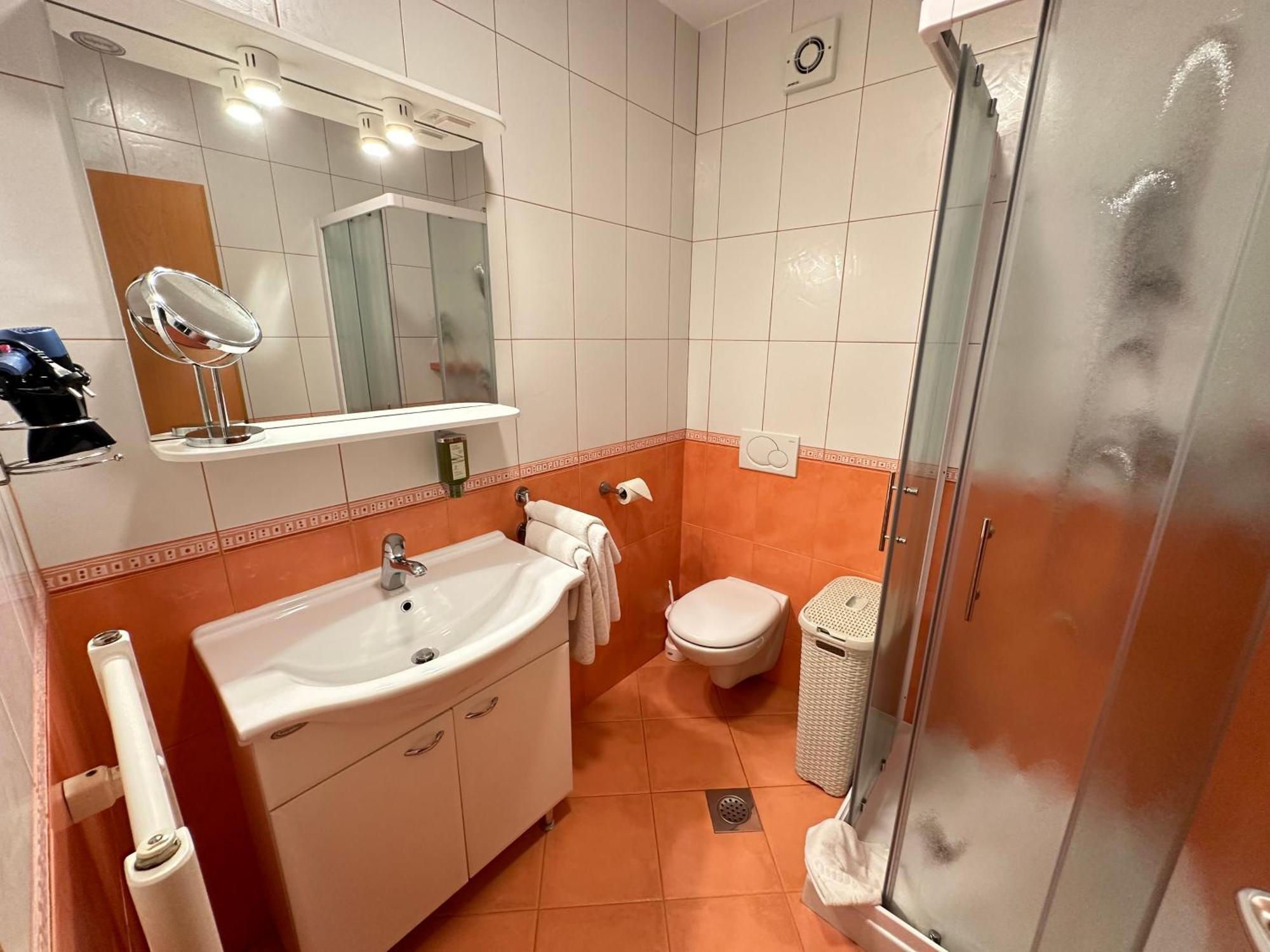 Boutique Hotel Loka Шкофья-Лока Экстерьер фото